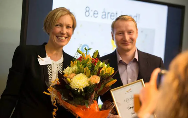 Pehr Granfalk, kommunstyrelsens ordförande i Solna stad, och Annika Bröms. regionchef Svenskt Näringsliv Stockholm, i samband med Solnas stads frukostmöte med företagare då årets utmärkelse delades ut av Annika Bröms.