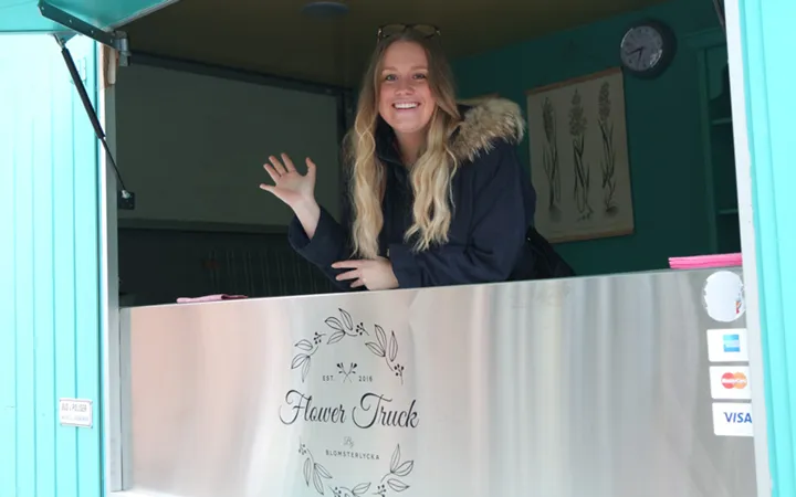 Sara satte hjul på sin blomsterbutik.