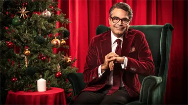 Hur mycket kommer David Batras omsättning öka i och med jobbet som julvärd?