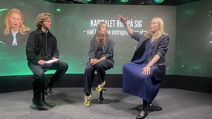  Sara Landfors och Julia Elf